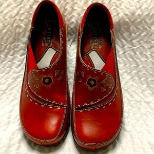 L’Artiste spring step Burbank red leather hand painted/tooled clogs